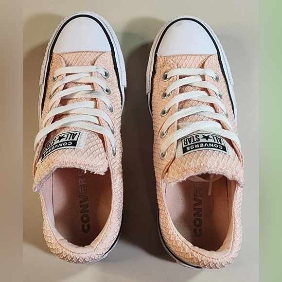 **New Item In! Converse Pink and White Women's Sneakers - Picture 4 of 7